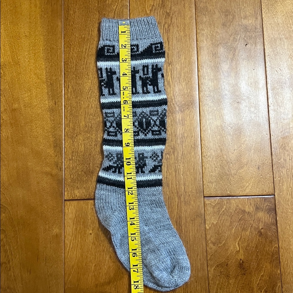 Hand Knitted Wool Acrylic Blend Grey Winter Socks One Size Vintage Inspired - Picture 5 of 6